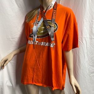 PAINT it ORANGE Anaheim Ducks XL T-Shirt WITH 2 lanyards.
